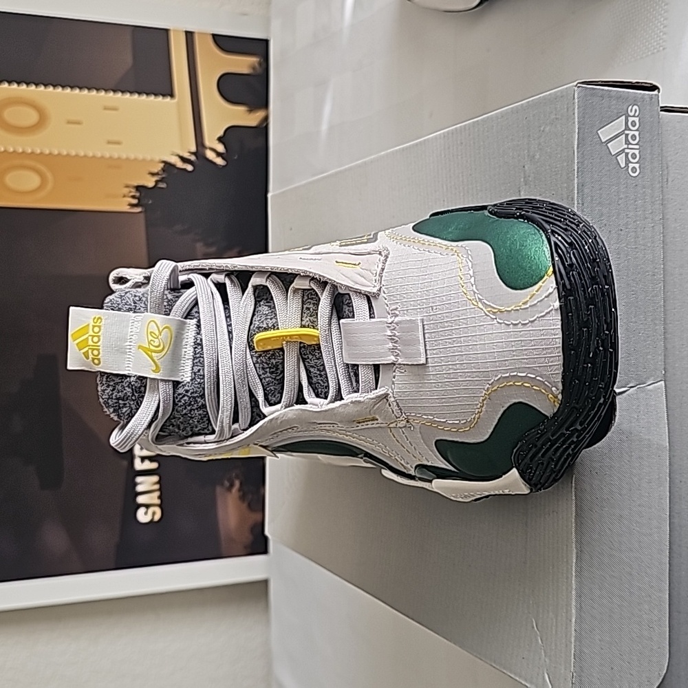 NWT ADIDAS WOMEN'S BASKETBALL BALL SHOE DESIGNED BY CANDACE PARKER